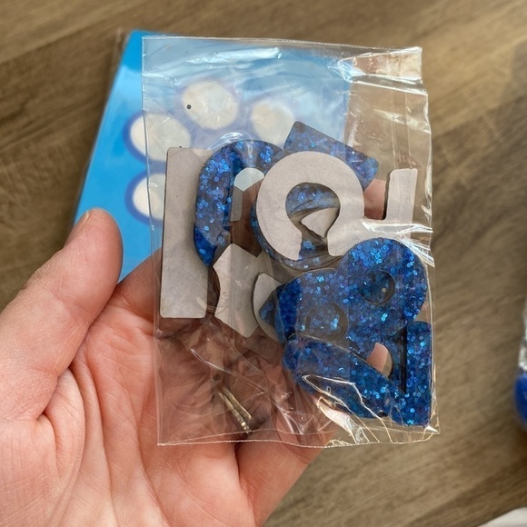 4 for $25 pet birthday decorations (flaw on hat) - Picture 7 of 9